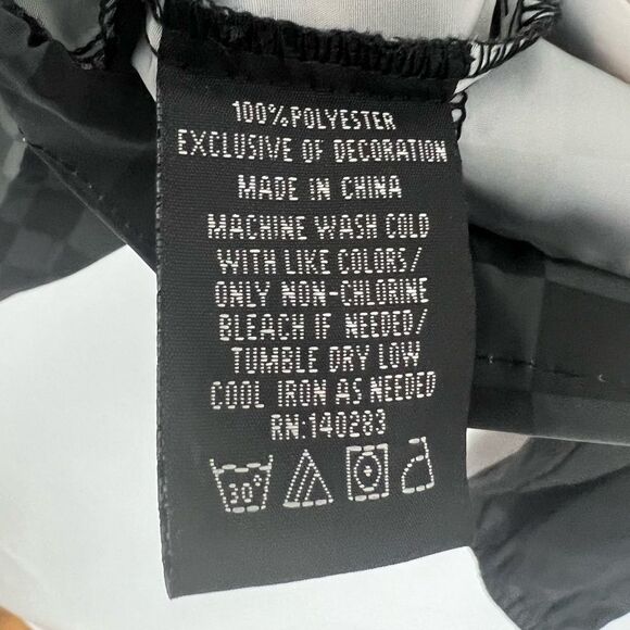 Beautiful Giant Rain Jacket - Picture 6 of 9